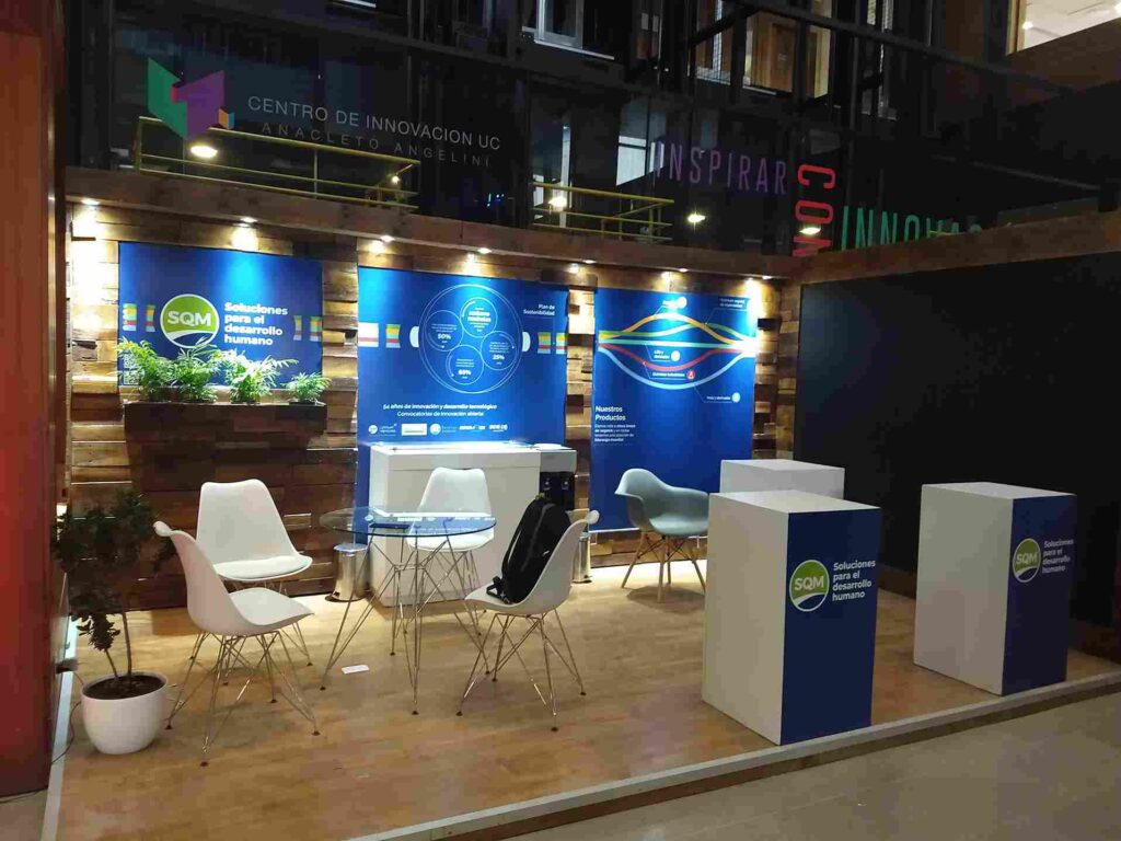 Stand en feria para la empresa SQM